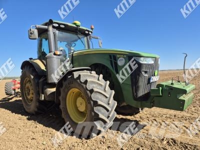 John Deere 8335R الجرارات