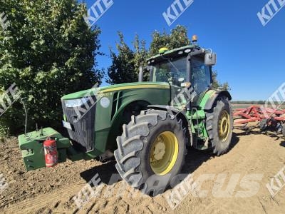 John Deere 8335R الجرارات