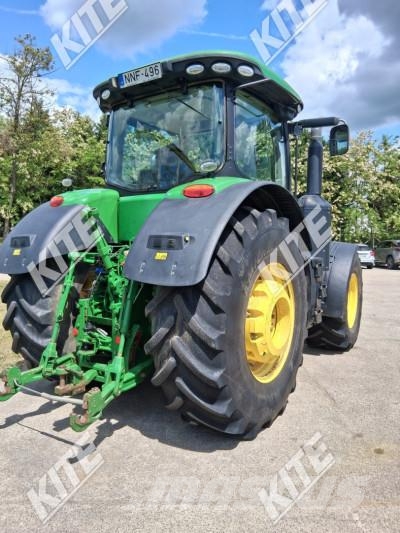 John Deere 8345R الجرارات
