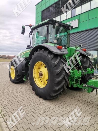 John Deere 8430 الجرارات
