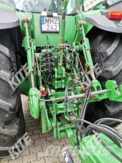 John Deere 8430 الجرارات