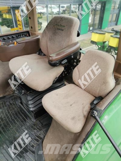 John Deere 8430 الجرارات