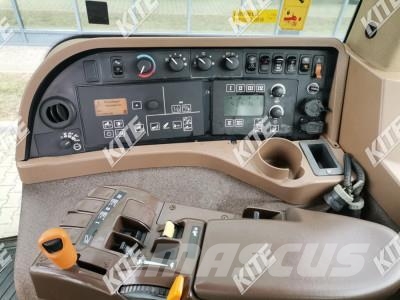 John Deere 8430 الجرارات