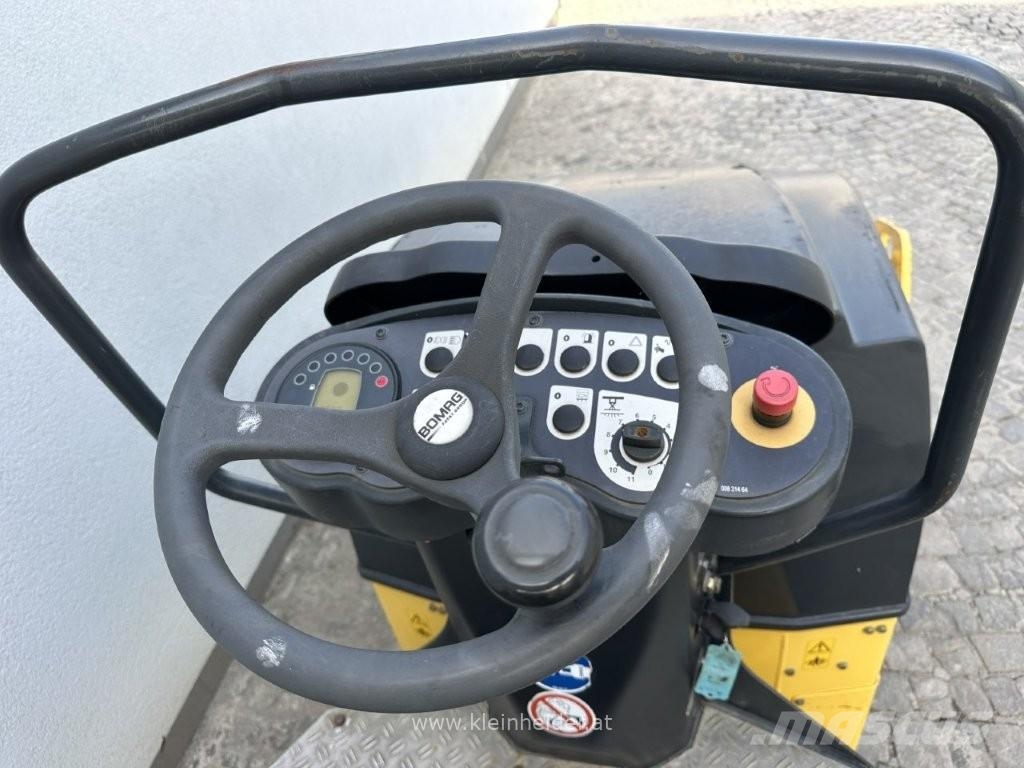 Bomag BW 120 AD-4 Valjci sa duplim bubnjem