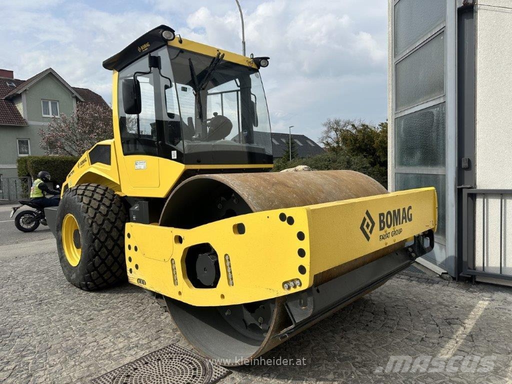 Bomag BW 213 D-5 Tandemové válce