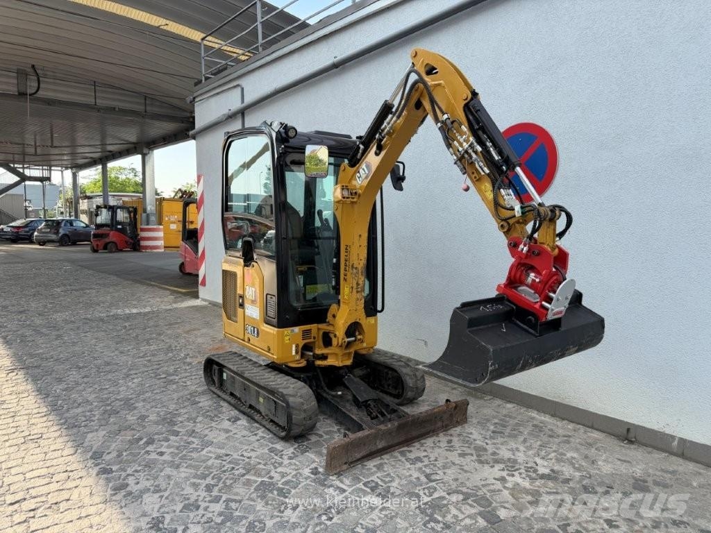 CAT 301.8 Powertilt Mini bageri <7t