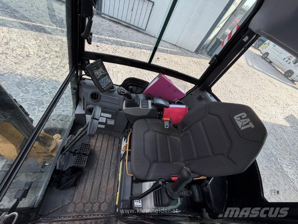 CAT 301.8 Powertilt Mini bageri <7t