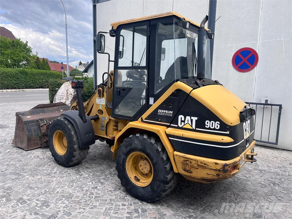 CAT 906 لوادر بعجل