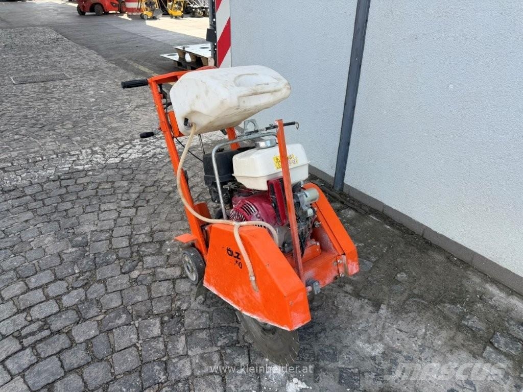 Fugenschneider Gölz FS 190 Asphalt pavers