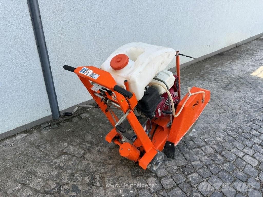 Fugenschneider Gölz FS 190 Asphalt pavers