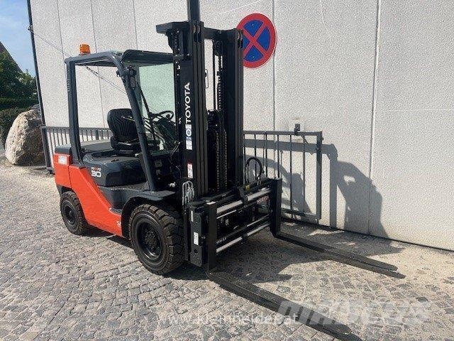Toyota 52-8FDF30 Šakiniai krautuvai - Kita