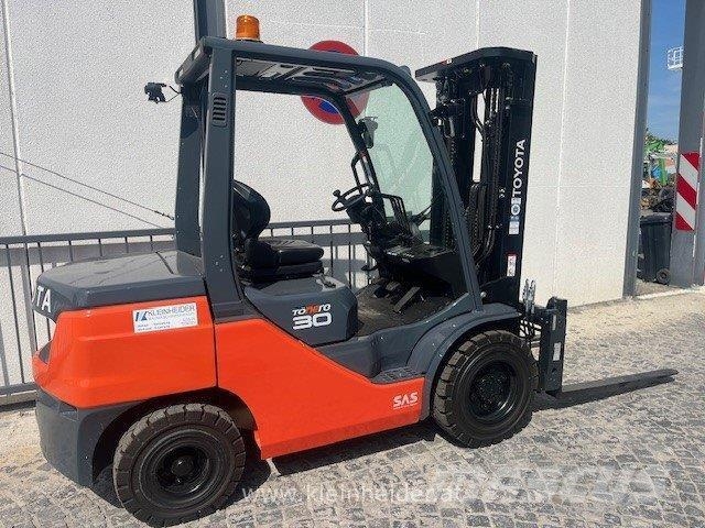 Toyota 52-8FDF30 Šakiniai krautuvai - Kita