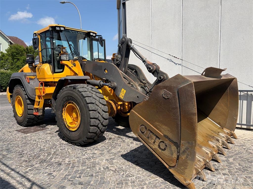 Volvo L 110 H + SW + Waage Pyöräkuormaajat