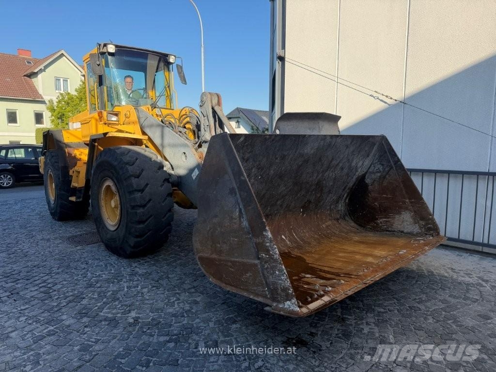 Volvo L 120 C Kolesové nakladače