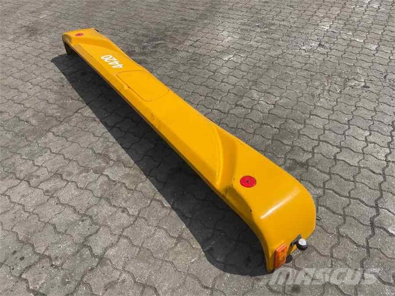 Iveco CROSSWAY REAR BUMPER 504097988 معدات النقل - غير ذلك