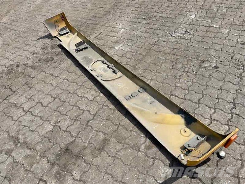 Iveco CROSSWAY REAR BUMPER 504097988 معدات النقل - غير ذلك