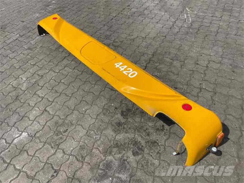 Iveco CROSSWAY REAR BUMPER 504097988 معدات النقل - غير ذلك