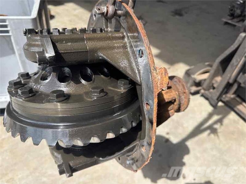 MAN DIFF HY-0718 - 3.700 // 81.35010-6235 Ejes