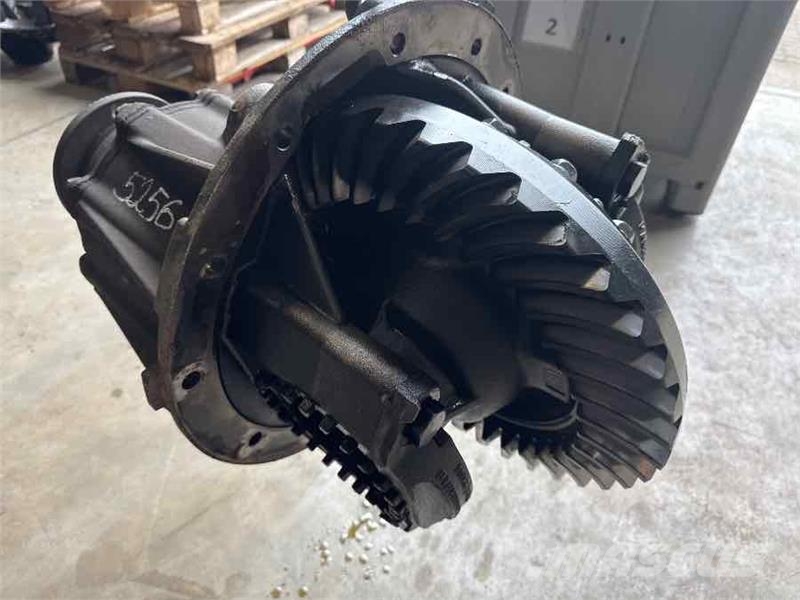 MAN DIFF HY-1350 - 4.111 // 81.35010-6252 محور العجلة