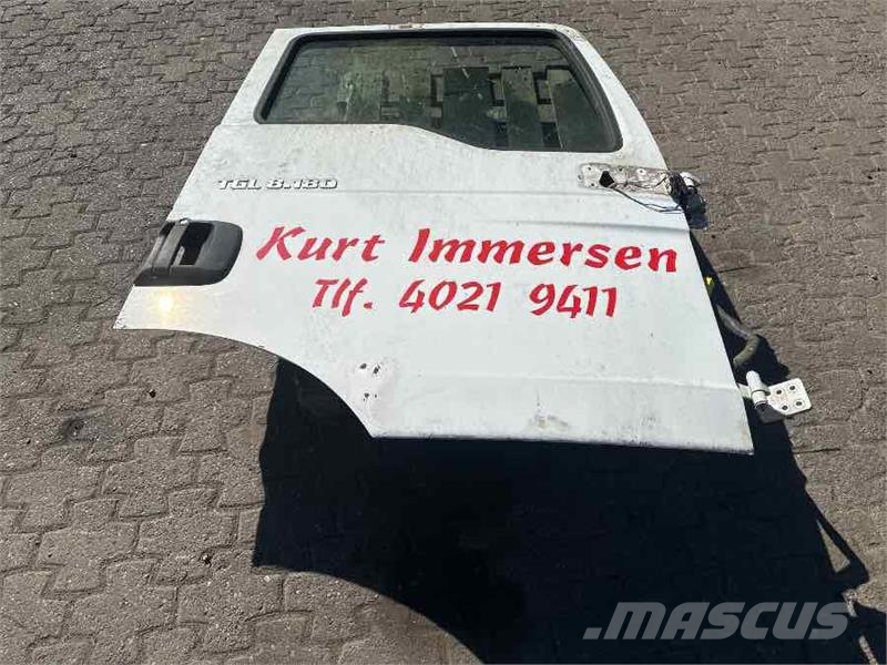 MAN DOOR 81.62600-4132 كابينة والداخلية