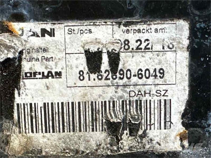 MAN DOOR HINGE 81.62690-6049 Καμπίνες και εσωτερικό