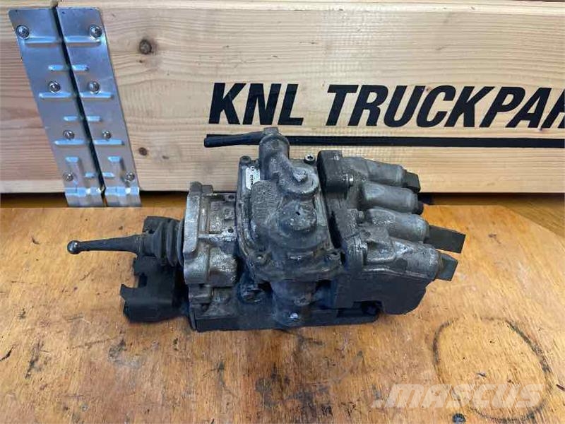 MAN FOOT BRAKE VALVE 81.52130-6304 Radijatori