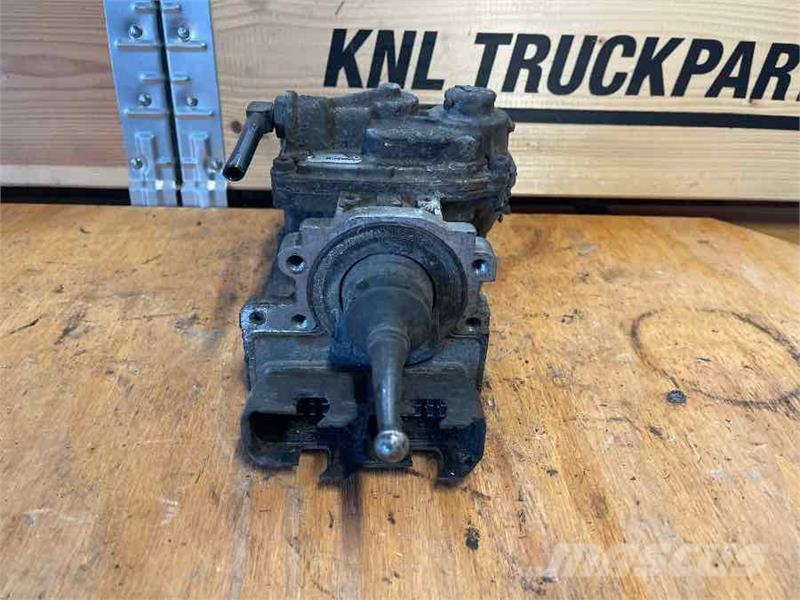MAN FOOT BRAKE VALVE 81.52130-6304 Radijatori