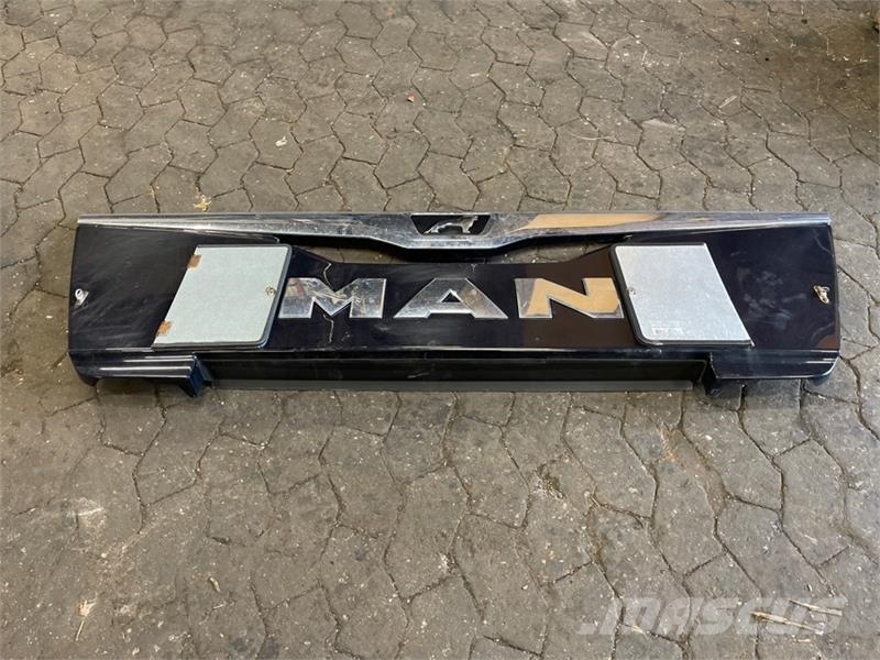 MAN FRONT GRILL 81.61150-6106 Transport - Inne
