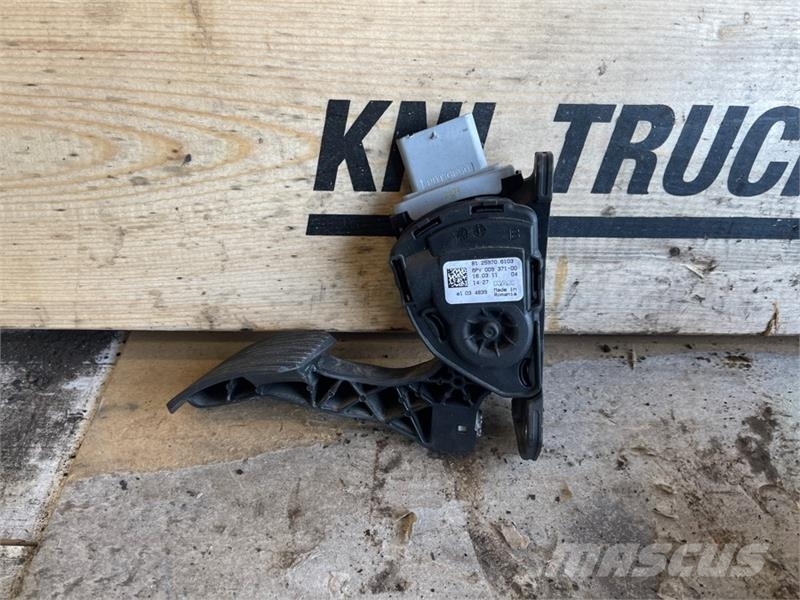 MAN GAS PEDAL 81.25970-6103 Kabine in notranjost