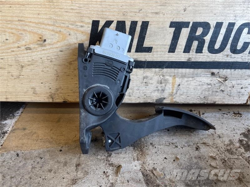 MAN GAS PEDAL 81.25970-6103 Kabine in notranjost