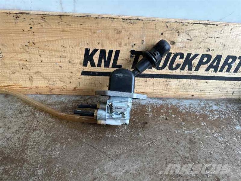 MAN HANDBRAKE 81.52315-6208 Kabine in notranjost