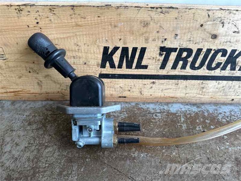 MAN HANDBRAKE 81.52315-6208 Kabine in notranjost