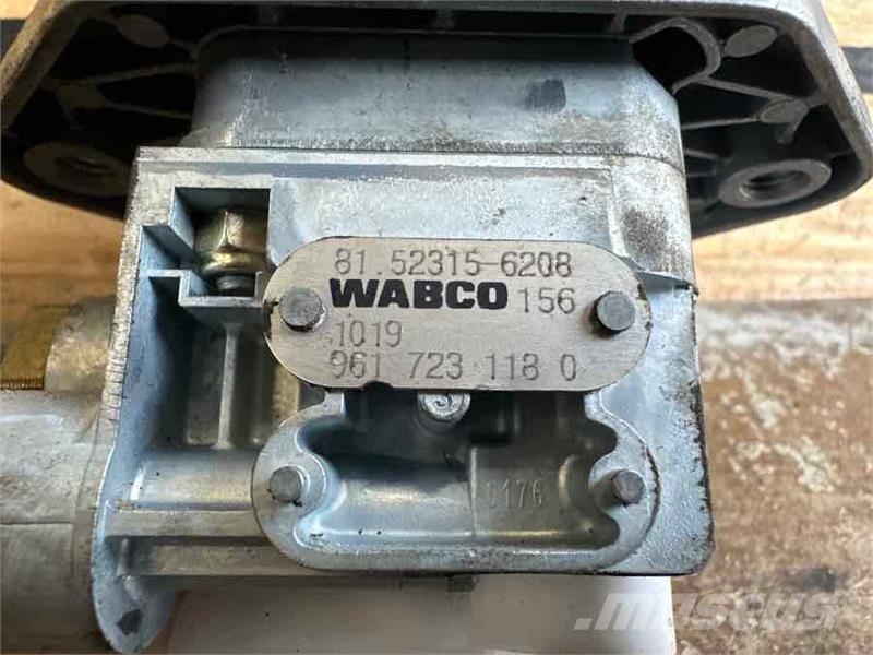 MAN HANDBRAKE 81.52315-6208 Kabine in notranjost