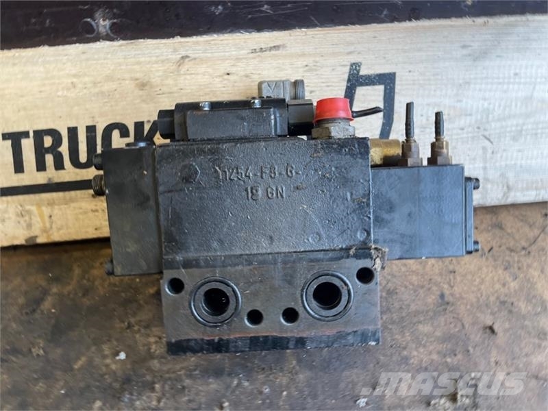 MAN HYDRODRIVE VALVE BLOCK 81.67560-6105 Radiatorji