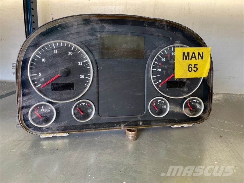 MAN INSTRUMENT 81.27202-6240 Kabine in notranjost