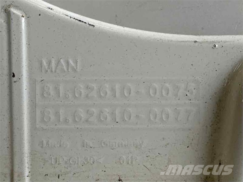 MAN LEFT DOOR EXTENSION 81.62610-0075 Καμπίνες και εσωτερικό