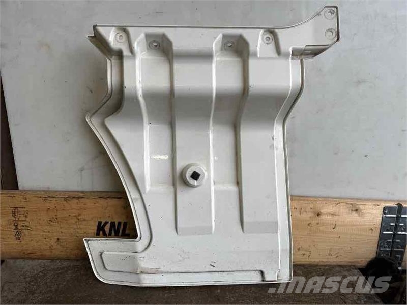 MAN LEFT DOOR EXTENSION 81.62610-0075 Καμπίνες και εσωτερικό