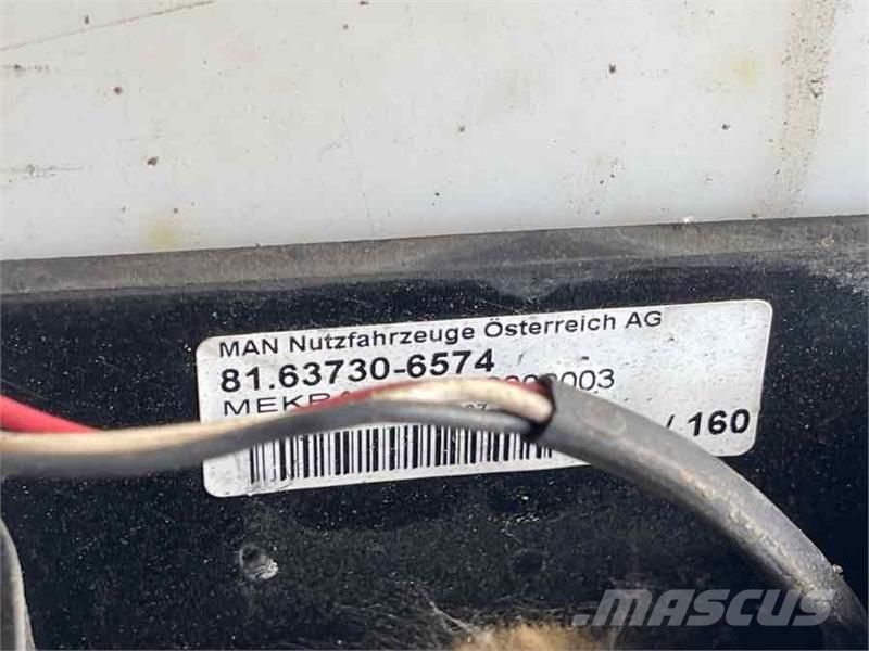 MAN MIRROR 81.63730-6574 Cabins and interior