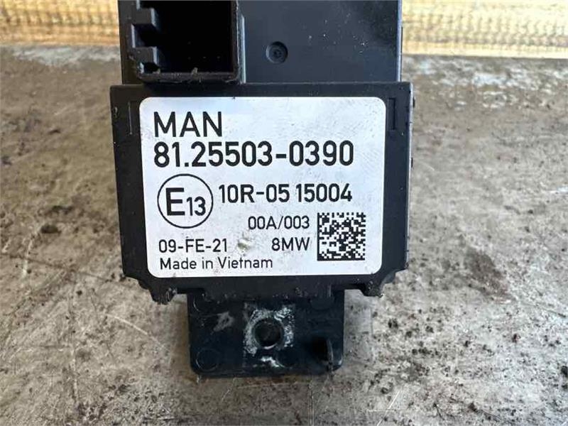 MAN PARKING BRAKE 81.25503-0390 Cabine en interieur