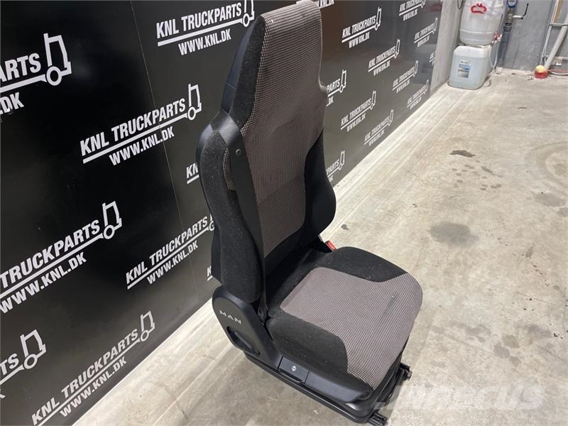 MAN PASSENGER SEAT 81.62307-6562 Cabinas