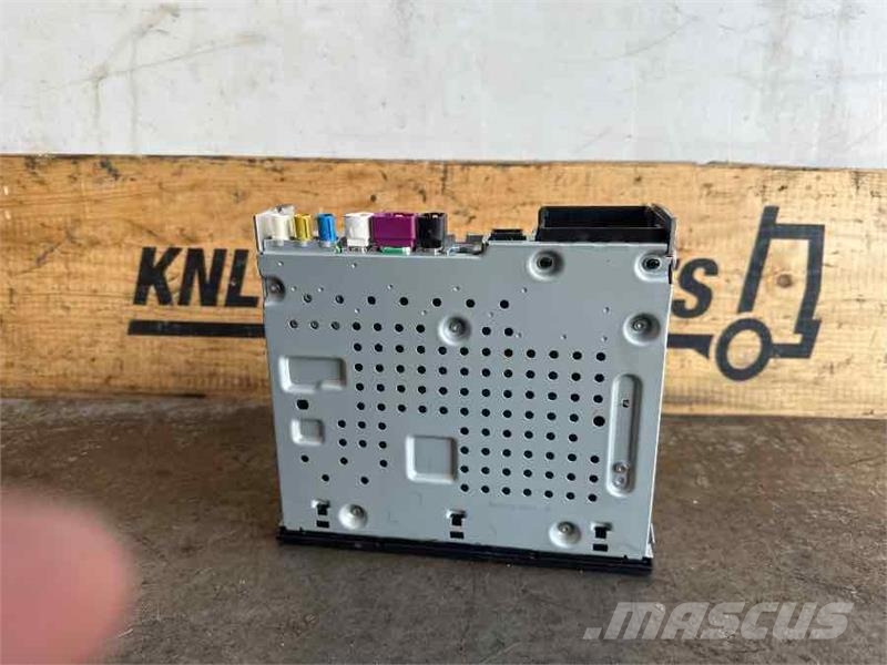 MAN RADIO MMT3 PLUS 81.28100-6074 Electrónicos