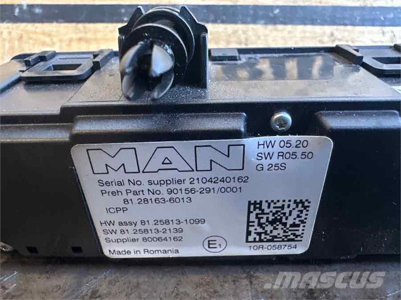 MAN RADIO MODULE  81.28163-6013 Cabinas e interior
