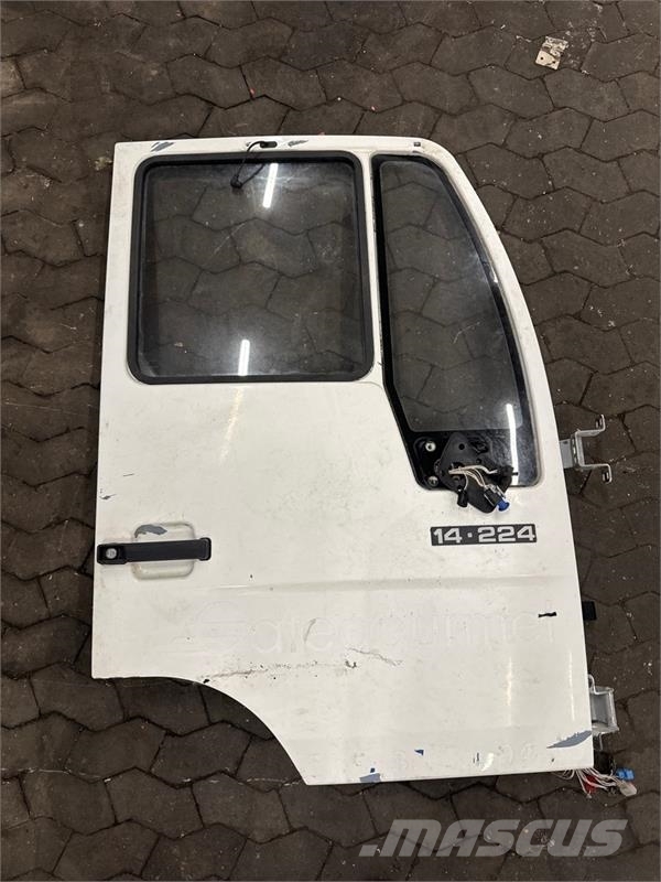 MAN RIGHT DOOR 85.62600-4002 Cabinas