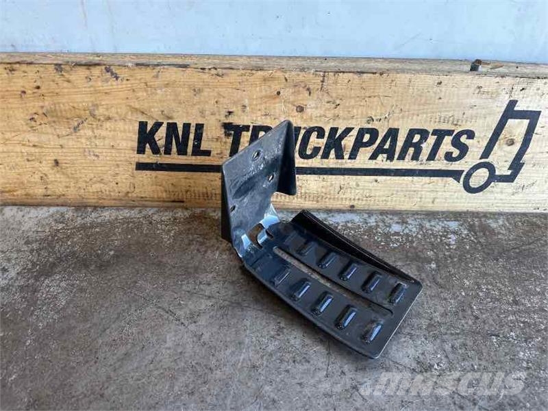 MAN ROOF BRACKET 81.62940-0050 Alváz és felfüggesztés