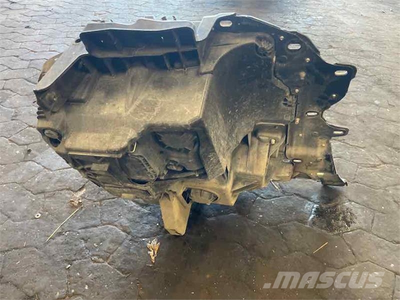 MAN TGS LEFT SIDE LAMP ASSY Ramy i zawieszenie