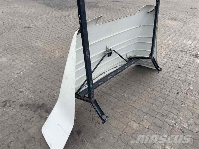 MAN TOP SPOILER 81.62910-0130 Kabīnes un interjers