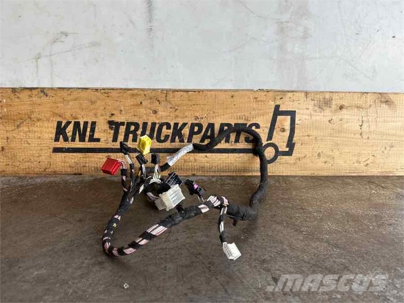 MAN WIRING HARNESS 81.25481-7498 Componentes electrónicos