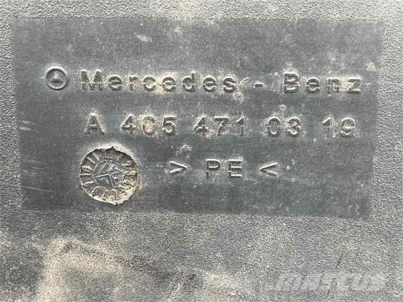 Mercedes-Benz ADBLUE TANK A4054710319 معدات النقل - غير ذلك