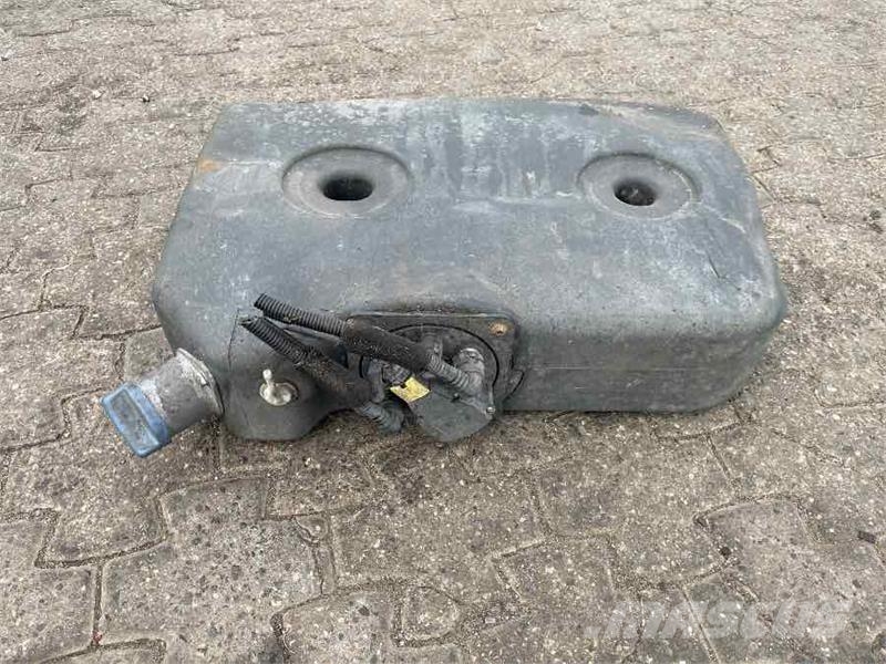Mercedes-Benz ADBLUE TANK A4054710319 معدات النقل - غير ذلك