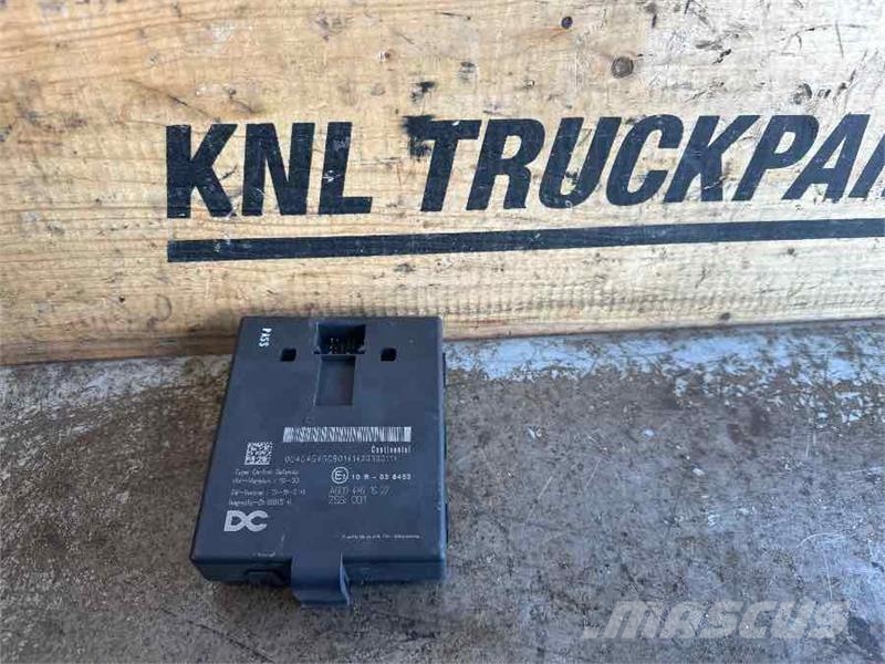 Mercedes-Benz CONTROL ECU A0004461627 Electrónicos